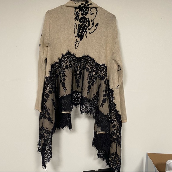 Simply Couture M Beige and Black High Low Cardigan with Floral Lace Accents - Picture 10 of 10